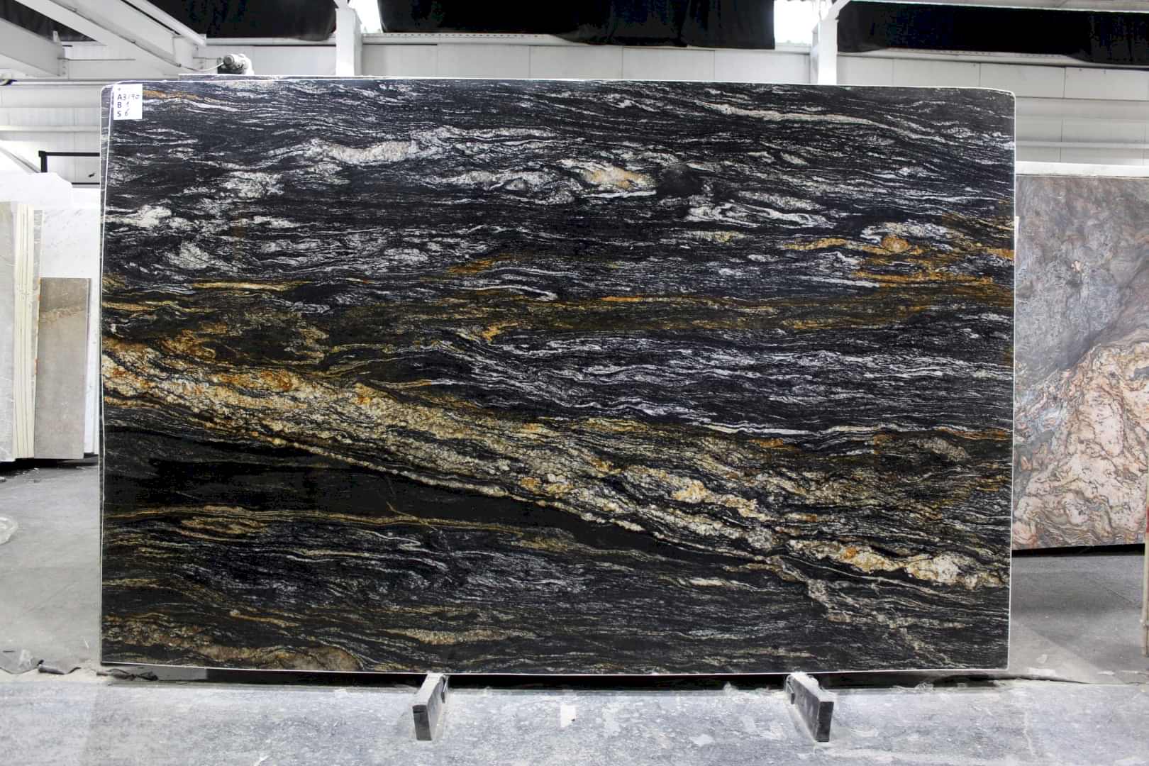 Kuvarsit Cosmos Black Extra